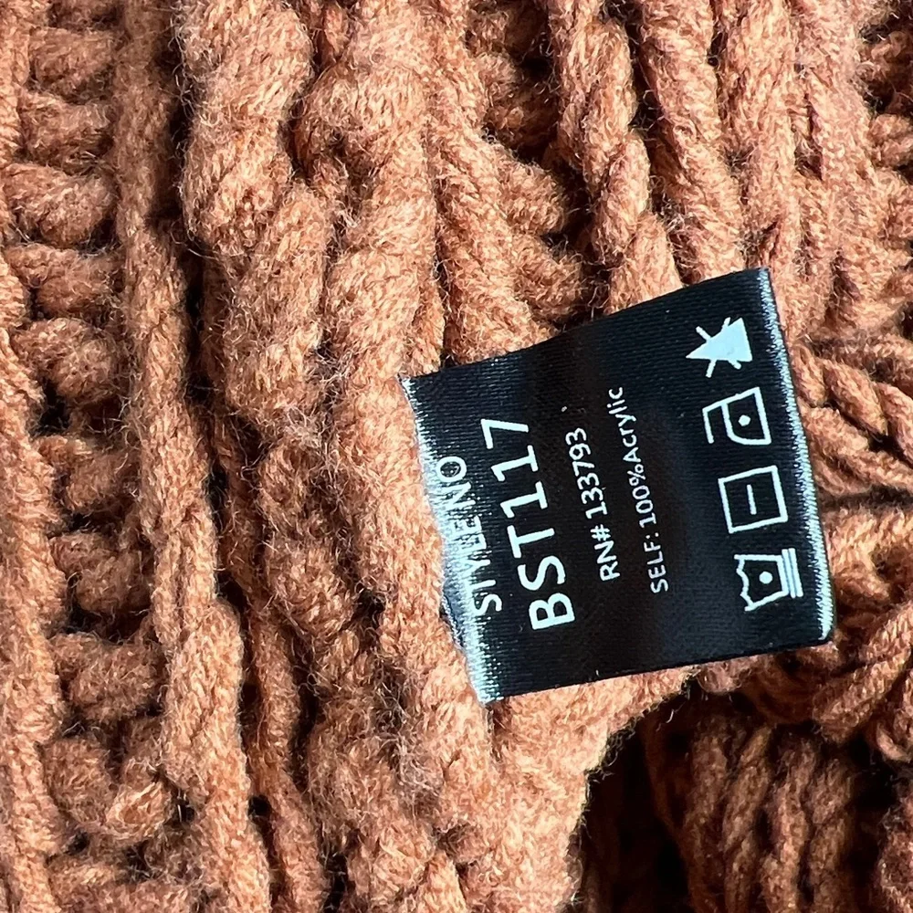 Chunky Knit Sz L / XL Soft Acrylic Sweater